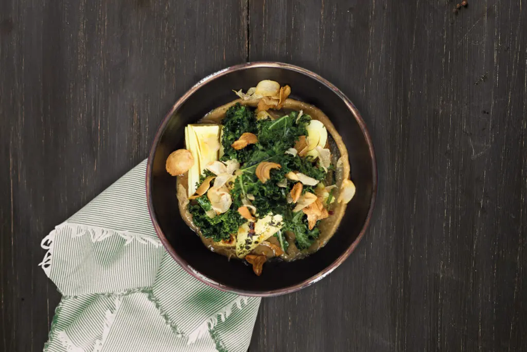 Receta: palmitos con kale y aderezo de anchoas Palmitos