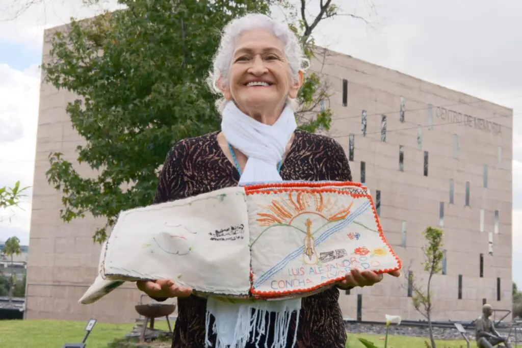 El costurero de las verdades: un espacio para bordar la memoria