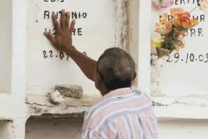 Las tumbas de Puerto Berrío llegan a la Tate Modern de Londres