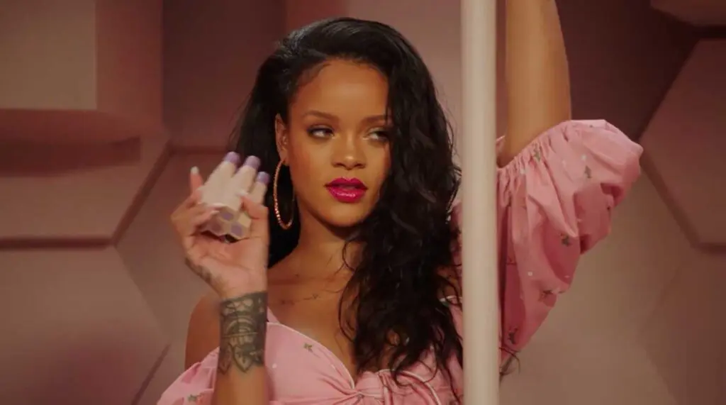 Dos segundos en el super bowl bastaron para que la marca de maquillaje de rihanna revolucionara la industria Fenty beauty