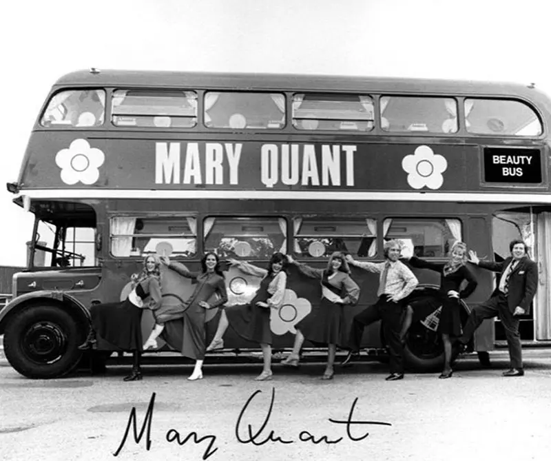 Un homenaje a la minifalda en el museo victoria & albert de londres