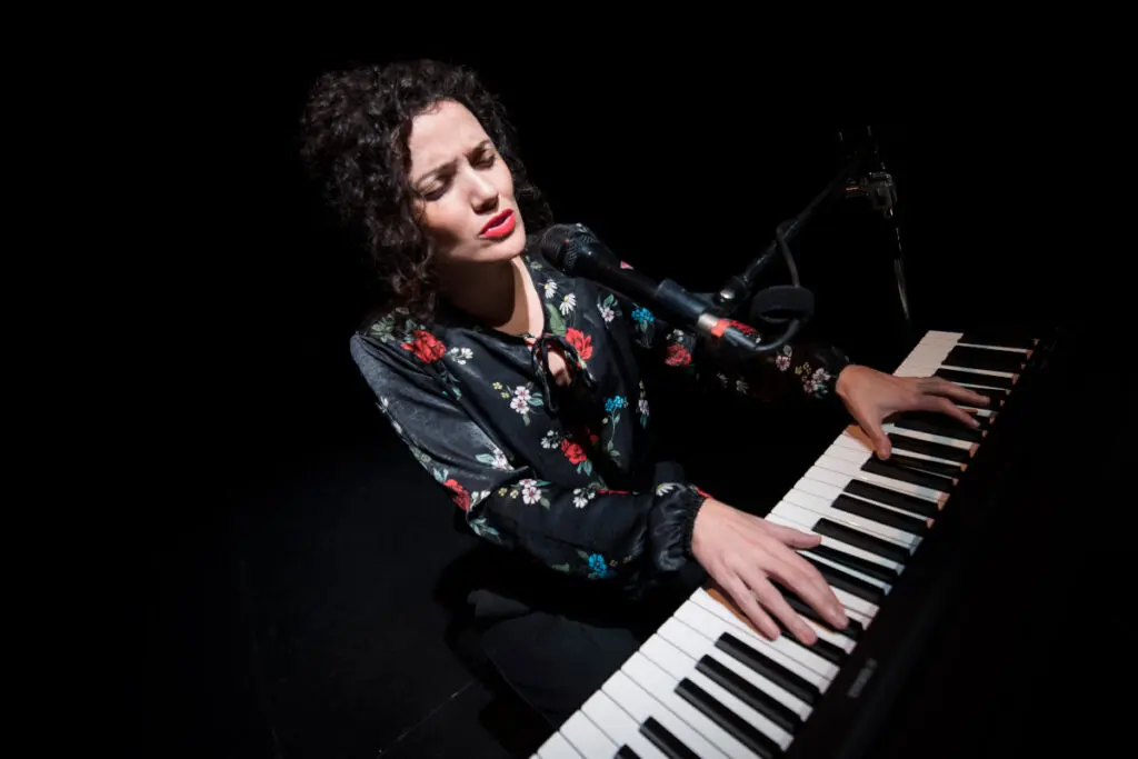 “si estás cansado del reggaetón, escucha bach y pon atención”, sheila blanco Sheila_blanco_compositora