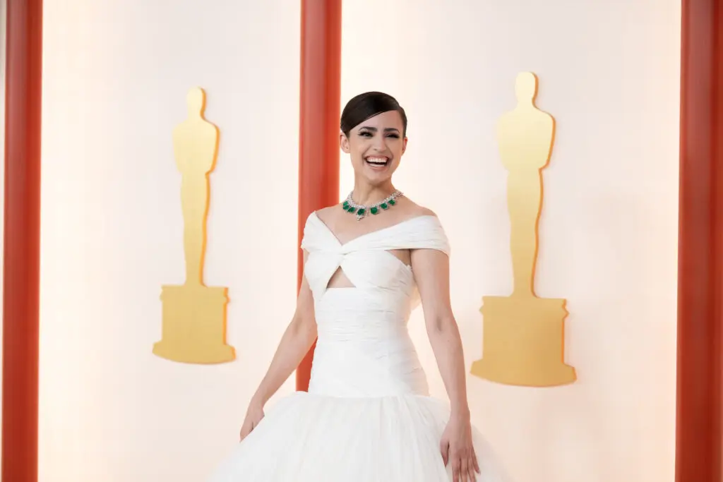 Las tendencias de moda de la alfombra roja de los premios óscar 2023 Sofia carson