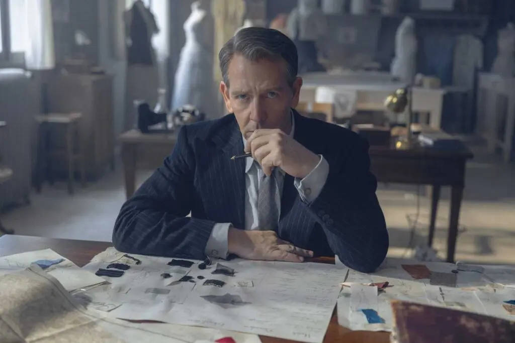 ‘the new look’: una serie sobre la parís de chanel, dior y balenciaga The new look apple tv+ balenciaga
