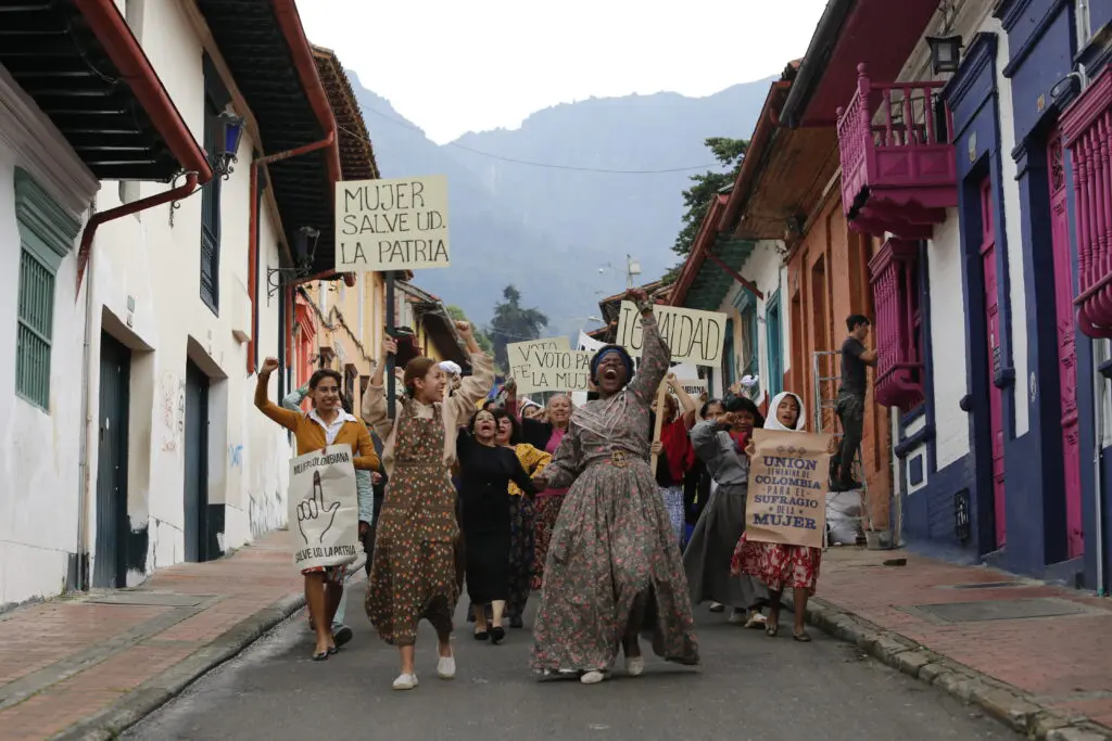 A 70 años del derecho al voto femenino, llega ‘estimados señores’, la historia de las sufragistas en colombia