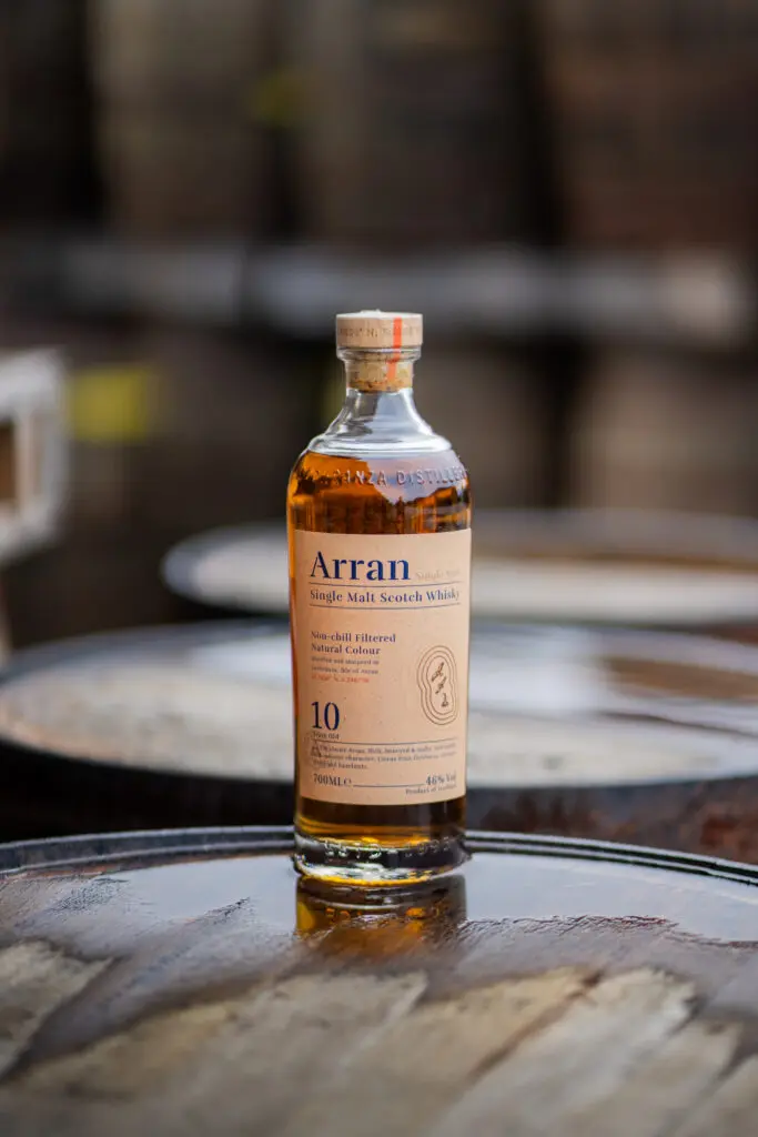 Descubrir el encanto de arran single malt whisky es como sumergirse en la esencia de la 'escocia en miniatura'