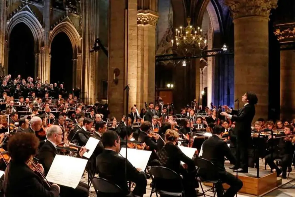 Notre-dame de parís reabrió sus puertas con un majestuoso concierto dirigido por el venezolano gustavo dudamel