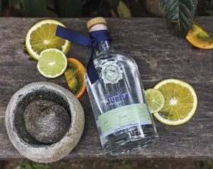 Mil Demonios y tres aguardientes premium 100 % colombianos