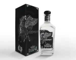 Mil Demonios y tres aguardientes premium 100 % colombianos