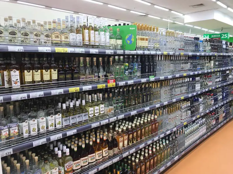 Crónicas desde Rusia: La cantidad industrial de alcohol que consumen los rusos Crónicas desde Rusia: La cantidad industrial de alcohol que consumen los rusos
