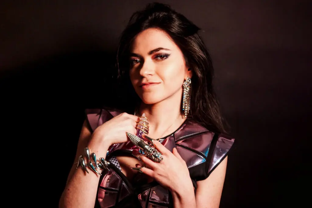 Así suena el nuevo álbum de la colombiana ali stone Ali stone