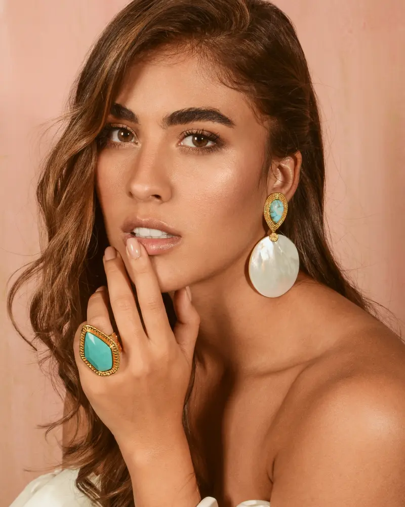 La joyería artesanal y tropical de la caleña ana carolina valencia Valeria morales