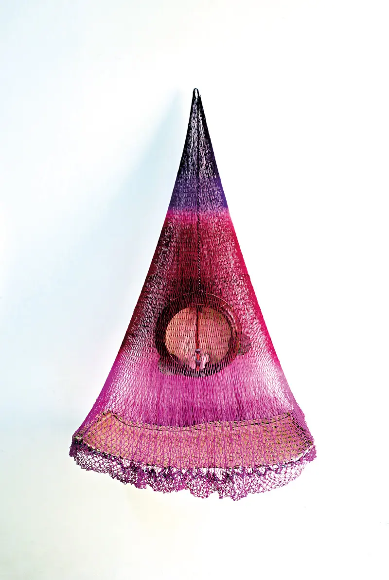 Carolina Caycedo: las atarrayas en las que cabe el universo