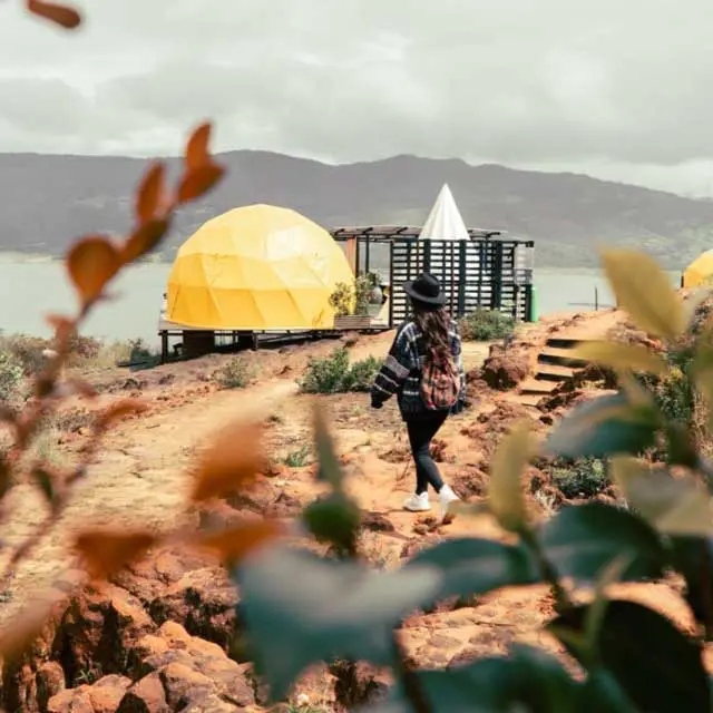 Bajo el cielo glamping