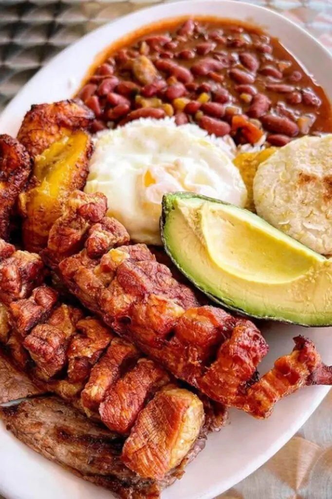 ¿Cuántas calorías tiene el ajiaco y otros platos colombianos? ¿Cuántas calorías tiene el ajiaco y otros platos colombianos?