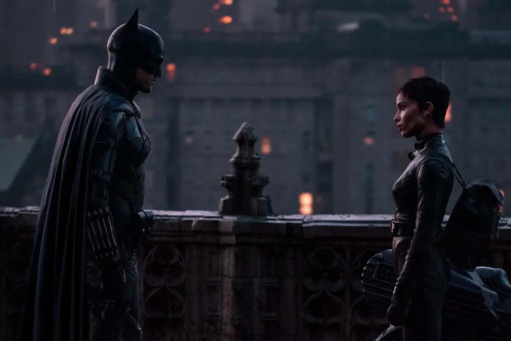 Batman y catwoman en una escena de the batman