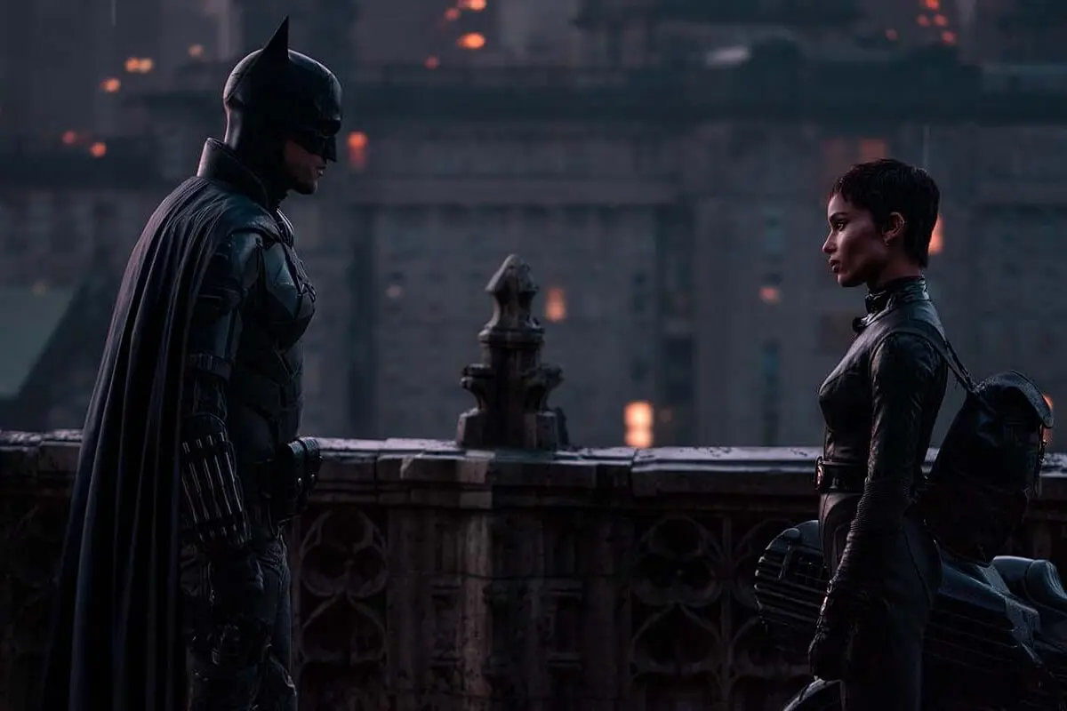 Batman y Catwoman en una escena de The Batman