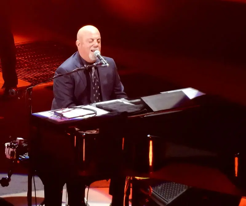 Cinco clásicos de billy joel en su cumpleaños