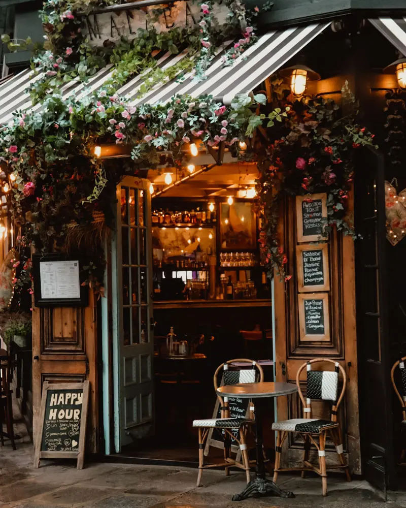 Siempre París, una guía completa para ver la ciudad más romántica con otra mirada bistró parís