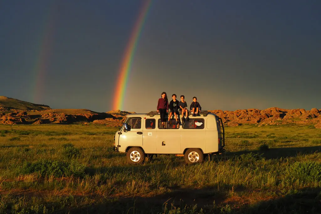 Uno de los países que visitaron en el documental blink es mongolia.