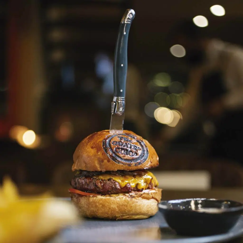 Hamburguesas y cocteles, dos planes imperdibles en bogotá Hamburguesas y cocteles, dos planes imperdibles en bogotá