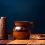 México: Finalice la ruta en Chiapas donde disfrutará de café cultivado en la selva a 1500 metros sobre el nivel del mar. Allí podrá saborear las recetas indígenas, que lo preparan hervido en ollas de barro junto con cáscaras de naranja y canela. También podrá degustar el famoso carajillo, elaborado con café espresso frío, servido con hielo y licor español Cuarenta y Tres, conocido así por su destilación con 43 tipos de cítricos, frutas y especial del Mediterráneo.