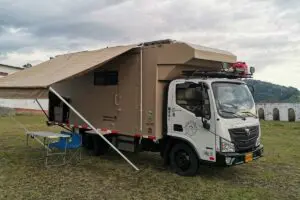 Viajar por el mundo en un camión