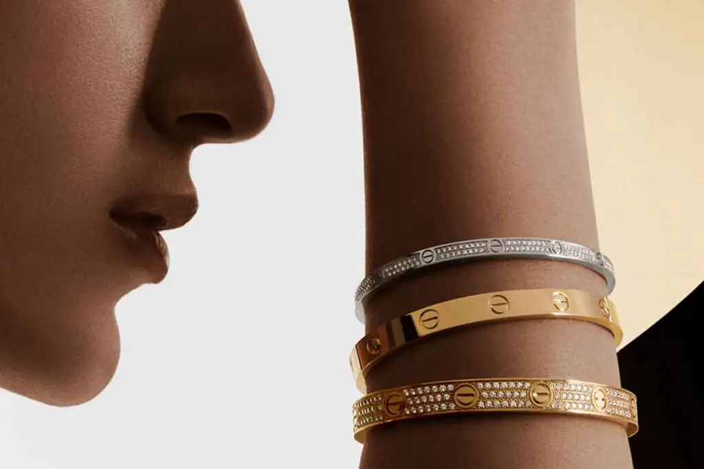 Pulsera love: un símbolo de amor eterno y estilo Pulsera love: un símbolo de amor eterno y estilo