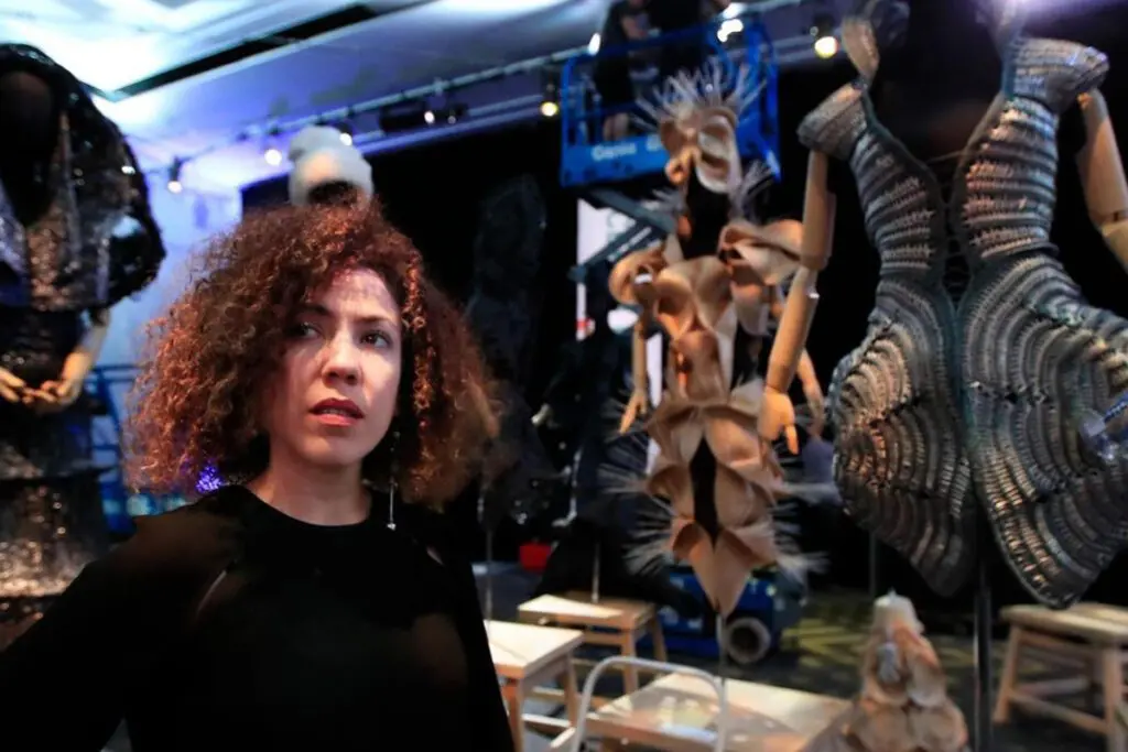 Celia ledón: una recicladora de alta costura Celia ledón, facebook