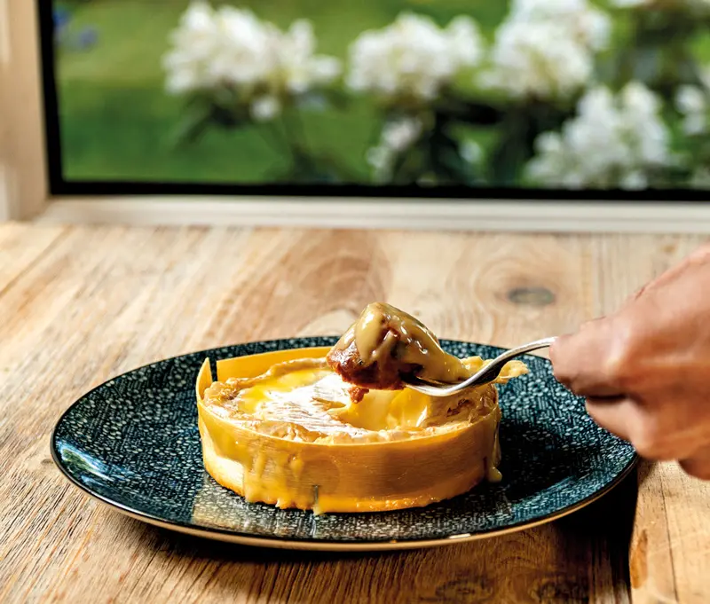 La historia del colombiano que conquistó Francia con chorizos chorizos