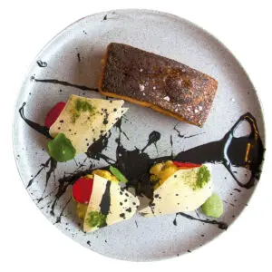 Travesía gastronómica: clase de cocina española y cena de autor