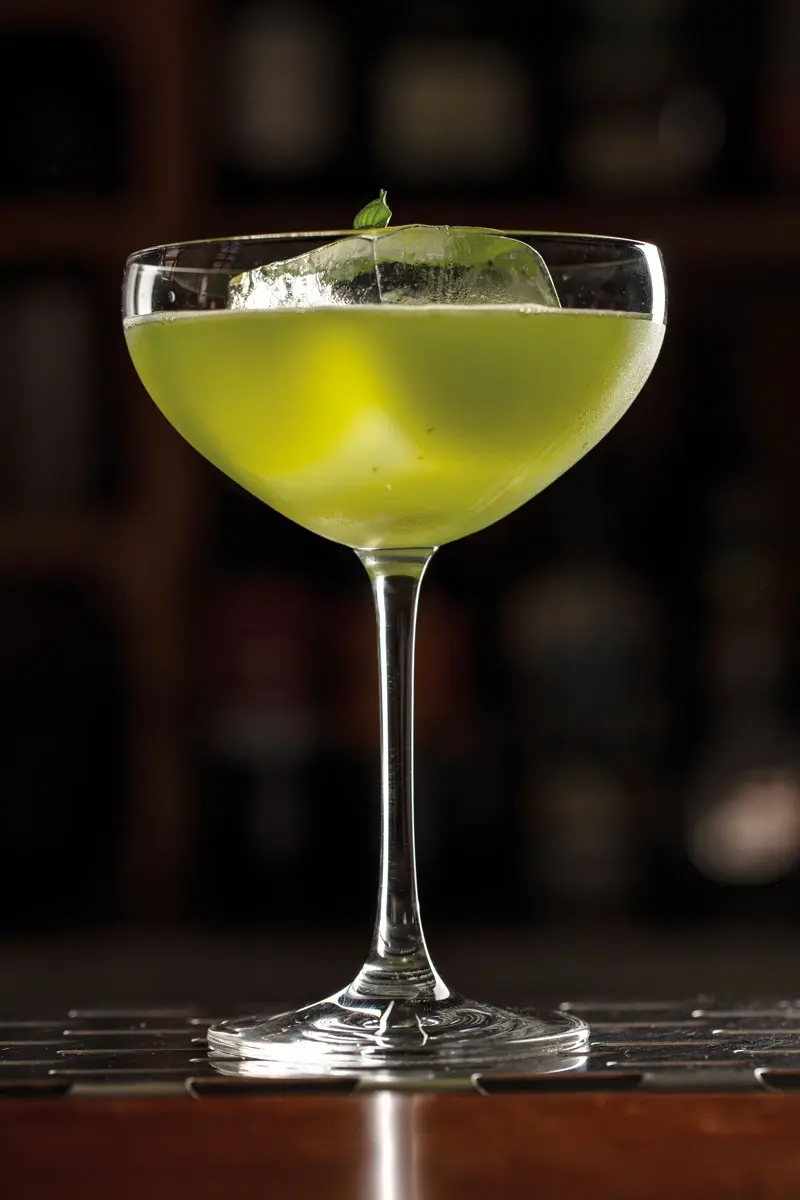 Alexis Geiss, de Sauvage, preparó 5 recetas de cocteles para fin de año