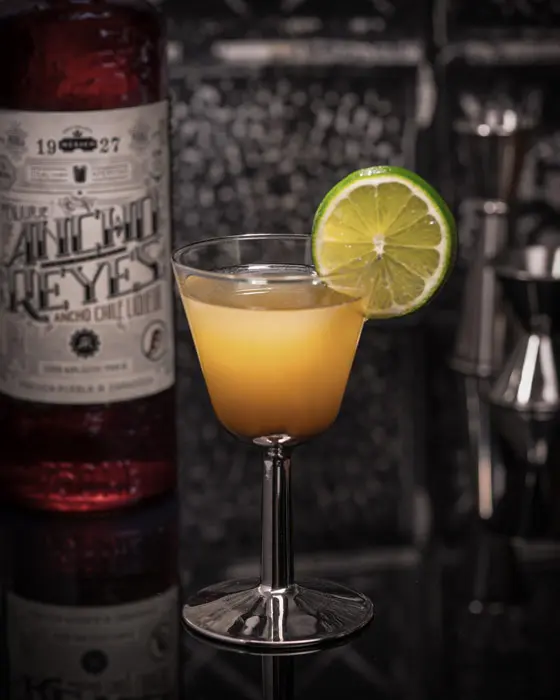Cinco cocteles llenos de carácter con montelobos y anchoreyes Cinco cocteles llenos de carácter con montelobos y anchoreyes