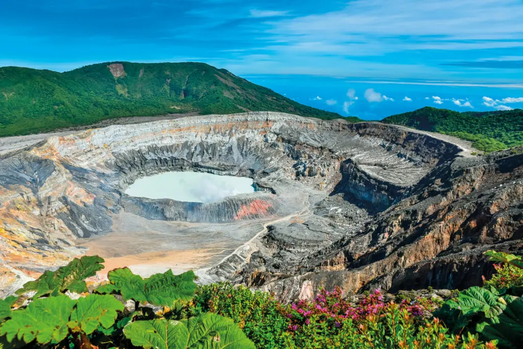 Costa rica: crónica de un ataque de hormigas y un viaje alrededor de los volcanes Costa rica: crónica de un ataque de hormigas y un viaje alrededor de los volcanes