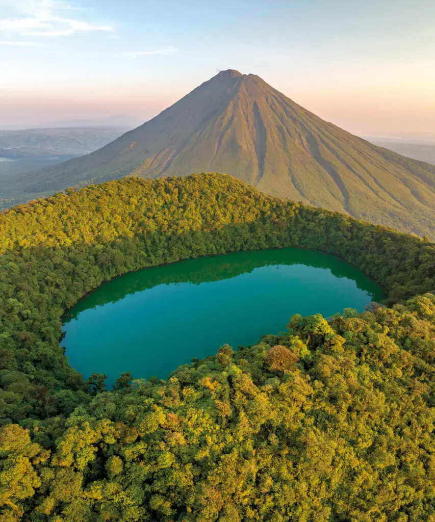 Costa rica: crónica de un ataque de hormigas y un viaje alrededor de los volcanes Costa rica: crónica de un ataque de hormigas y un viaje alrededor de los volcanes