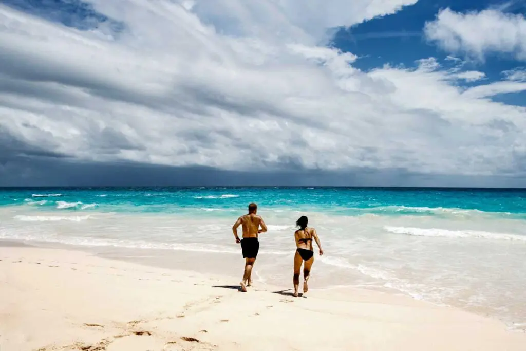 Pareja en la playa, afrodisíacos de colombia