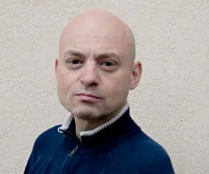 La fábrica de cretinos digitales: pantallas versus el desarrollo cerebral