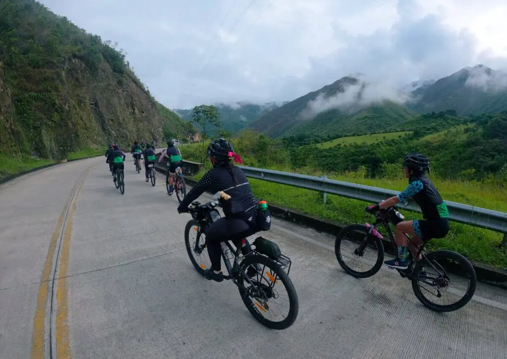 Mujeres en bicicleta