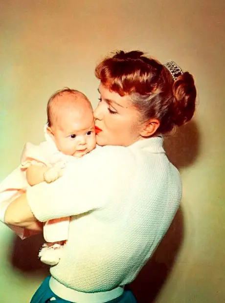 Debbie_carrie_460x620