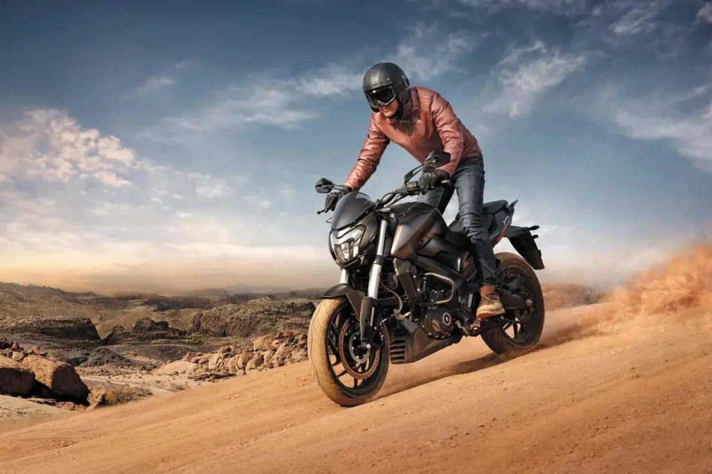 Dominar 400, Pulsar, Grupo UMA