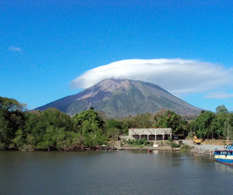 Las maravillas naturales de El Salvador, Haití, Nicaragua, y Kenia