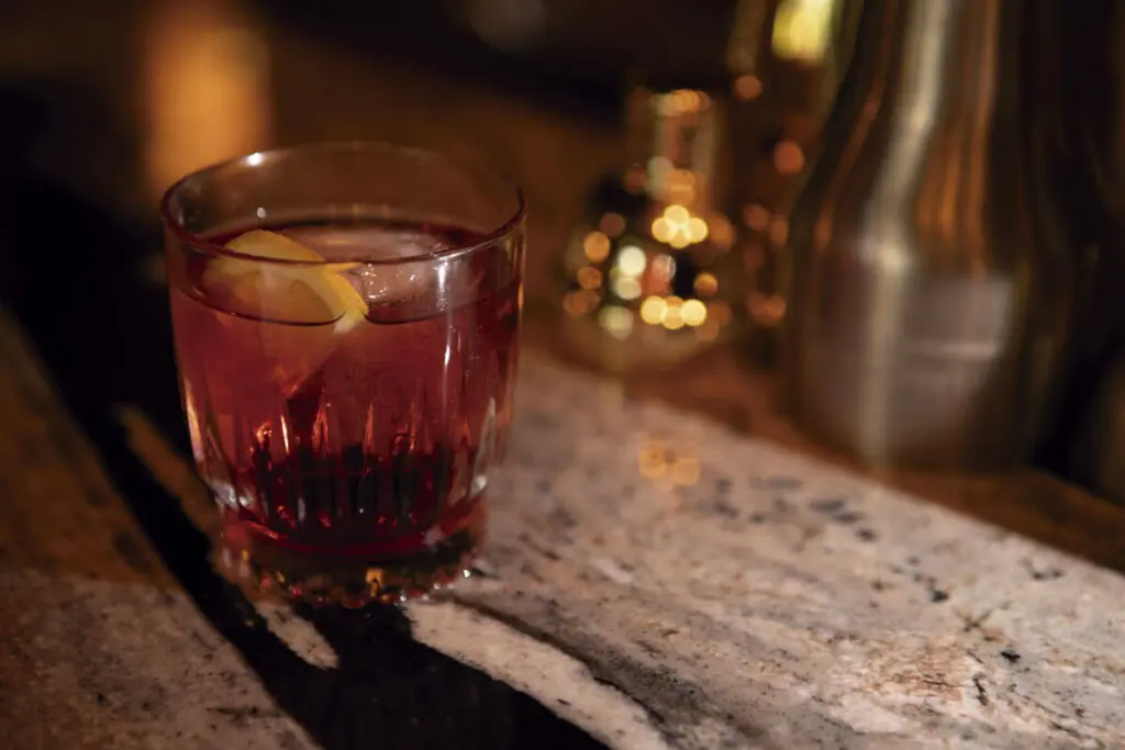 Cocteles y maridaje, una combinación ganadora Cocteles bar enano