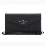 Una versión del clásico Sam de Kate Spade. Fiel a su estilo divertido, los flamingos también fueron parte esencial en algunos de sus diseños.