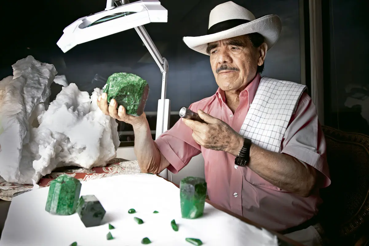 Víctor Carranza, esmeraldas