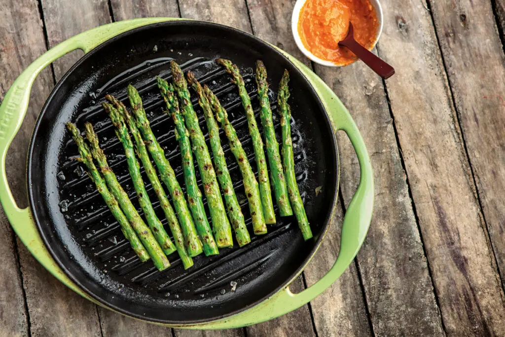 Receta: espárragos con salsa romesco Espárragos