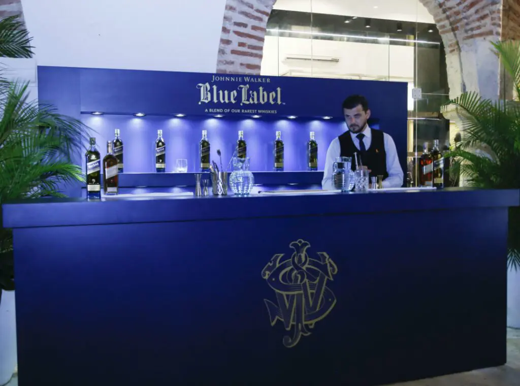 Johnnie walker blue label y le collezioni celebraron un año exitoso en cartagena Roy fernández, mónica rhenals, maximilian zielcke, patrizia ferraro y alessandro tedischi.