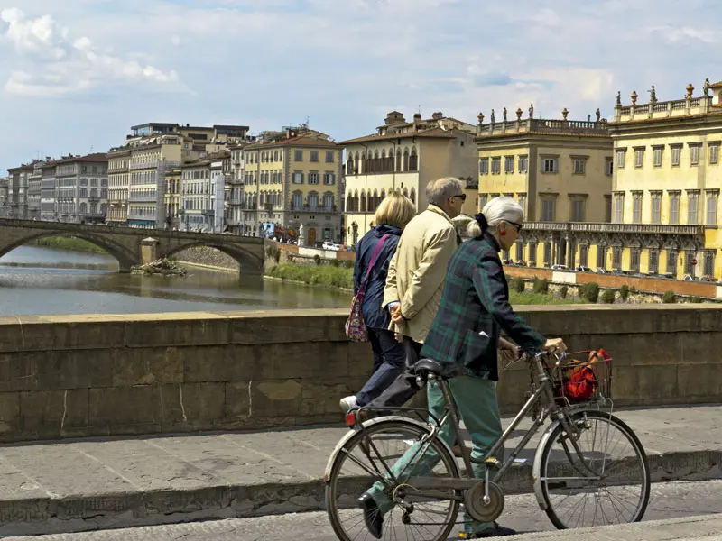 Recorra florencia, barcelona y parís en bicicleta
