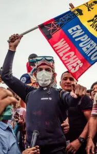 Frayle Jon, el hombre que nada por el río Magdalena contra el fracking