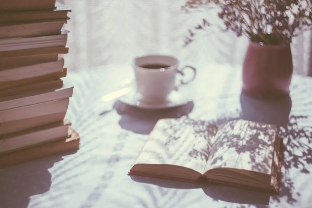 Tres recomendaciones literarias para disfrutar en agosto Leer es muy importante para despertar nuevas ideas y estimular la creatividad.