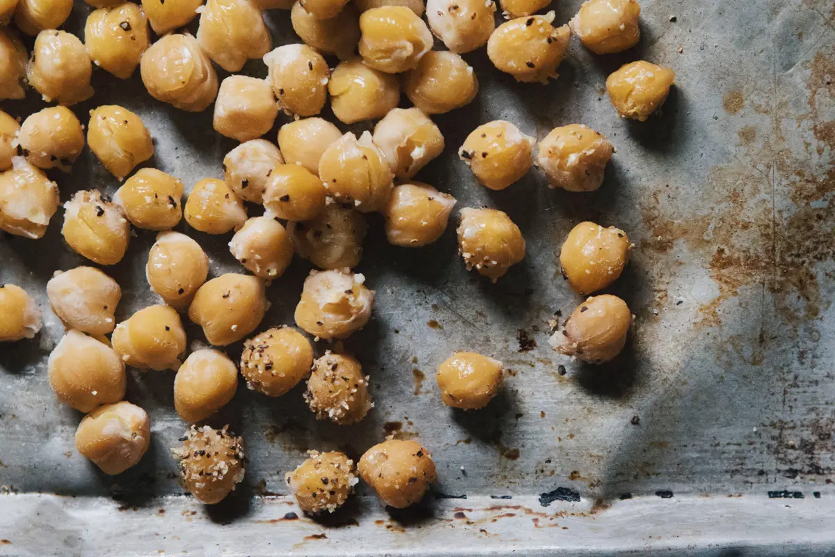 Aumente su masa muscular sin necesidad de batidos con estas recetas de Harvard Garbanzos para la masa muscular